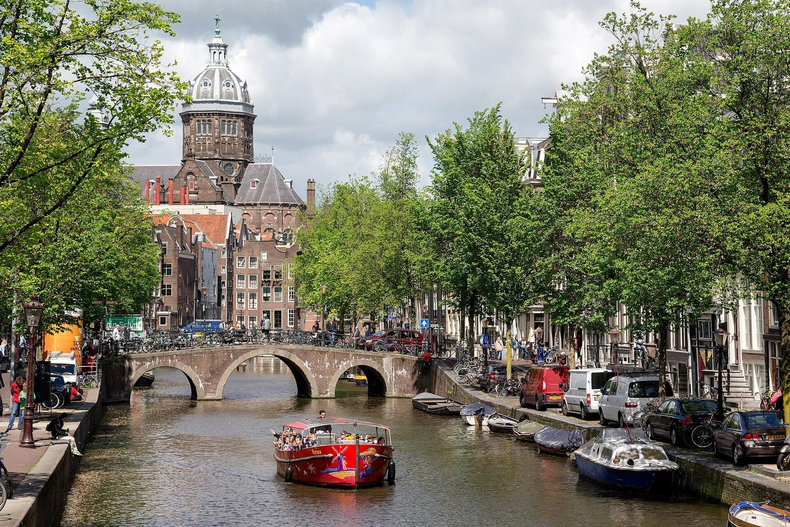 Boat cruise along Amsterdam canals; does not identify a rental or guided-tour arrangement.