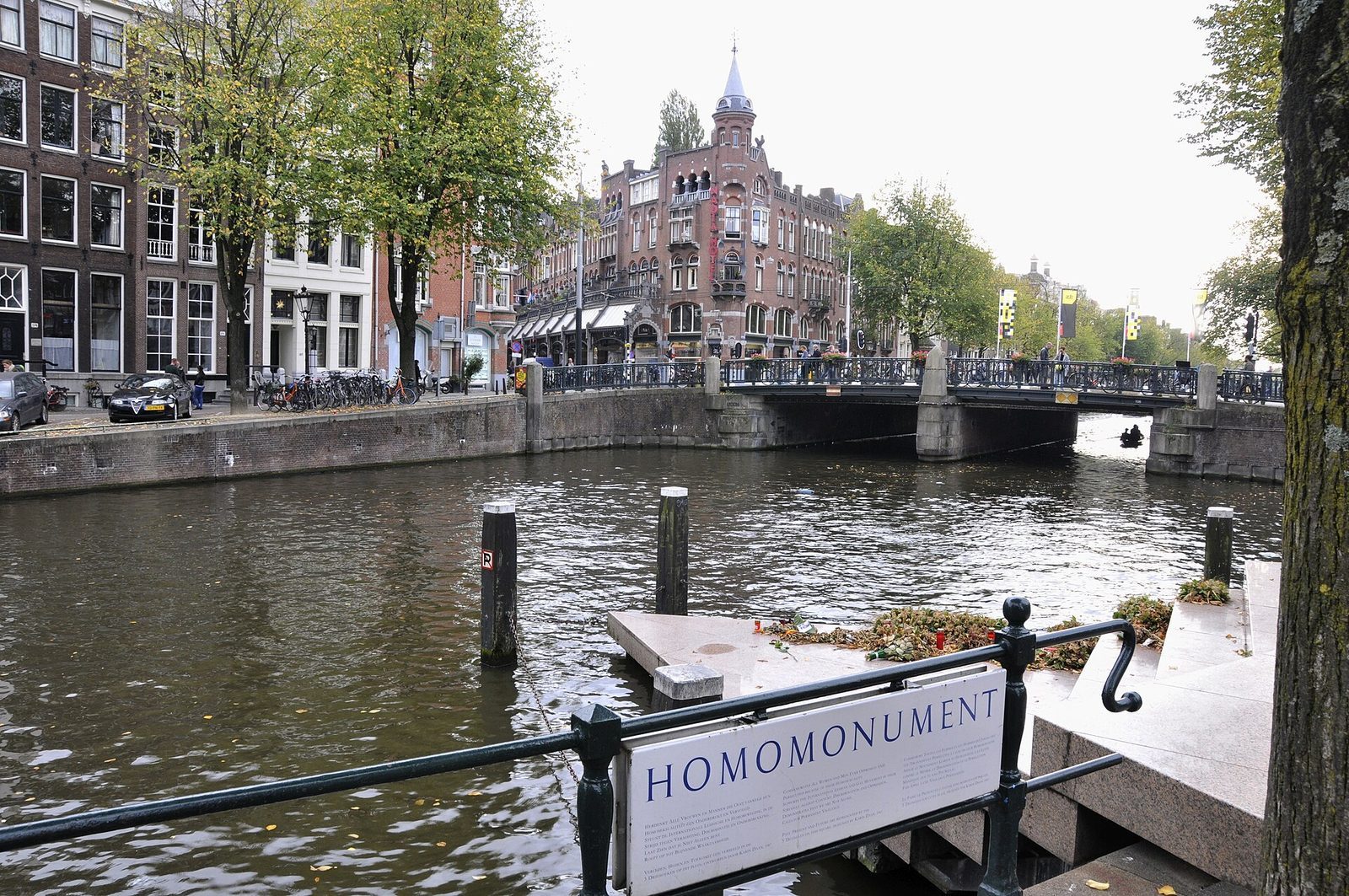 Homomonument em Amsterdam, lugar histórico da memória LGBTQIA+.