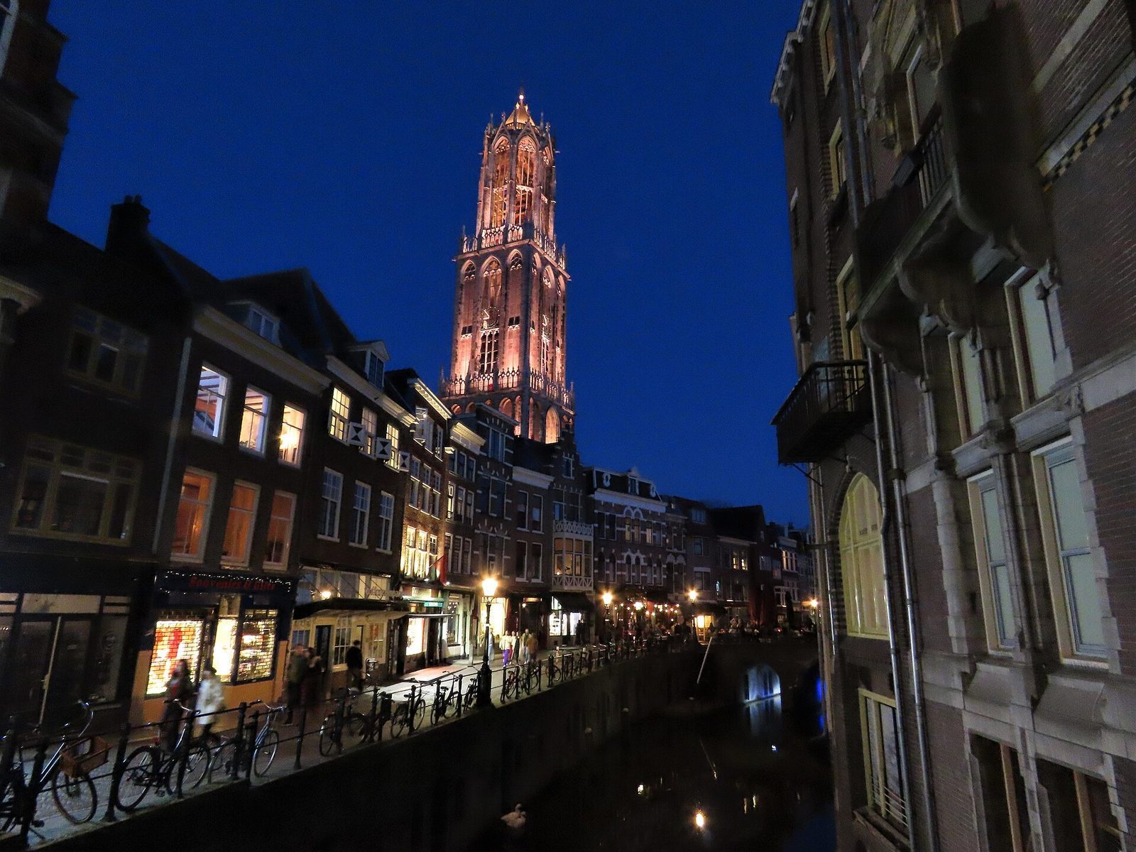 Amsterdam vs Utrecht: Welke Stad Past Beter bij Jou? — Vergelijking